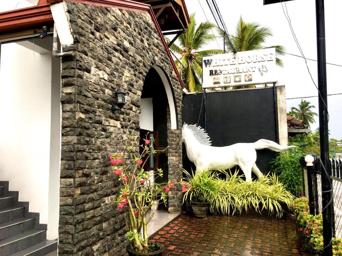 فندق White Horse ميريسا المظهر الخارجي الصورة