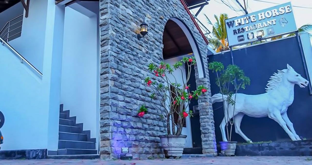 فندق White Horse ميريسا المظهر الخارجي الصورة